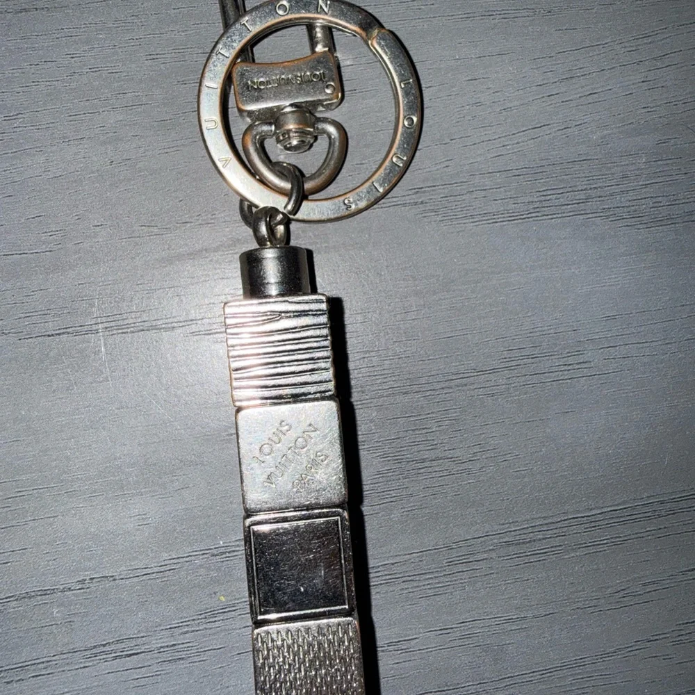 Louis Vuitton Damier Silver Key charm / Bag Charm - Picture 2 of 5